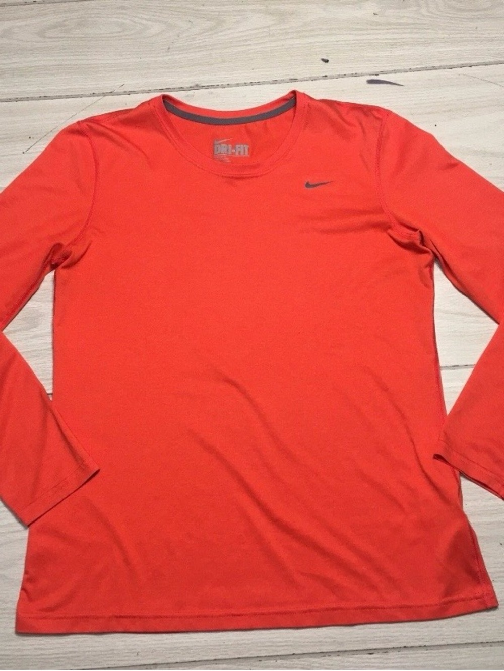 Nike Dri-FIT Long Sleeve Athletic Shirt Women's Size L Coral Orange Regular Fit